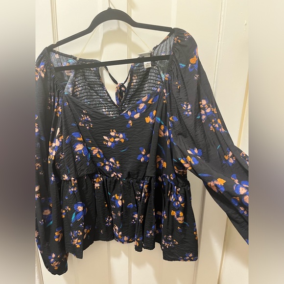 Ava & Vic Long Sleeve Floral Blouse - Picture 3 of 5